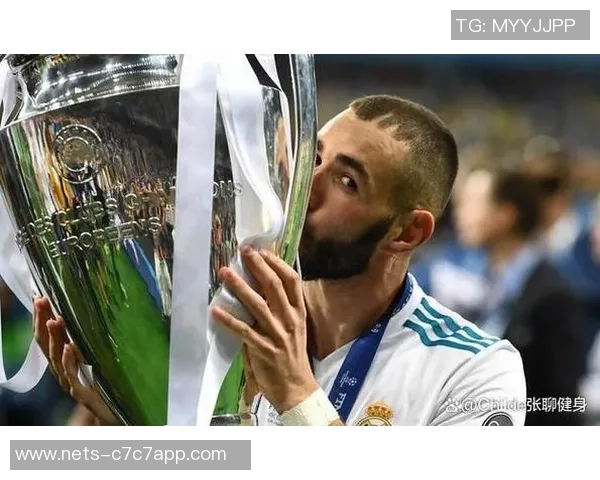 本泽马的传奇之路：从青涩小将到世界足球巨星的蜕变与辉煌